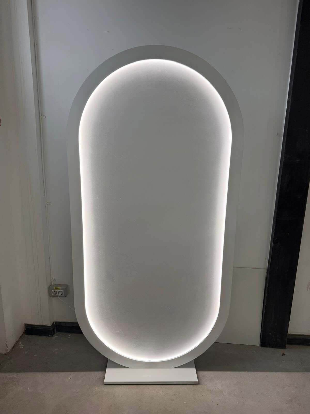 652821781_122330470022234623_48588852164809524_n Panou oval cu bordura si led ascuns - imagine 1