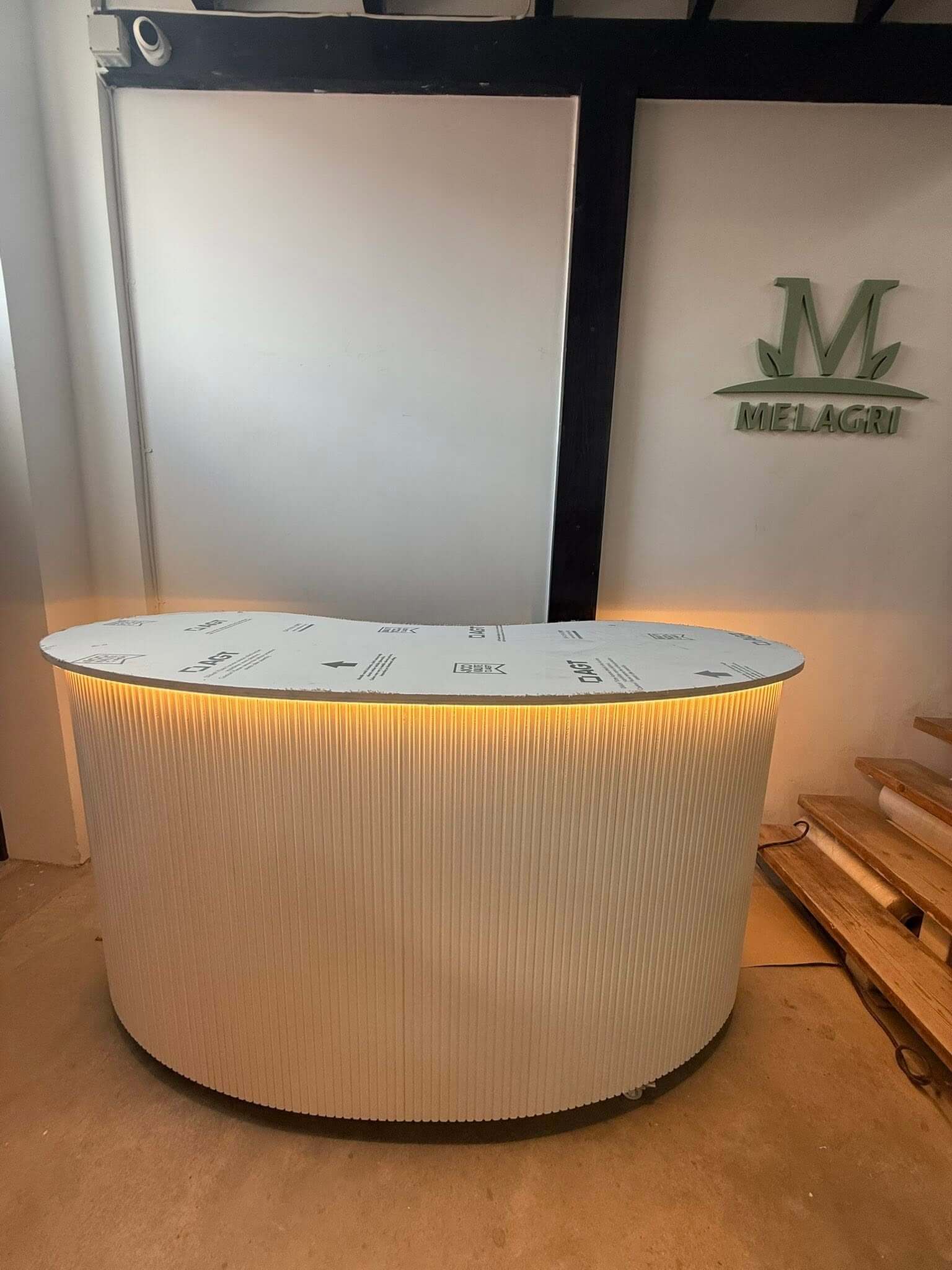 Masa cu led si role,blat din AGT si baza forex frezat