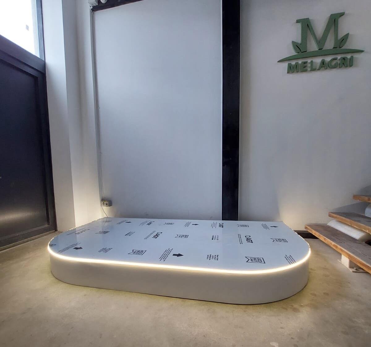 bb Podium oval din AGT lucios+led - imagine 1